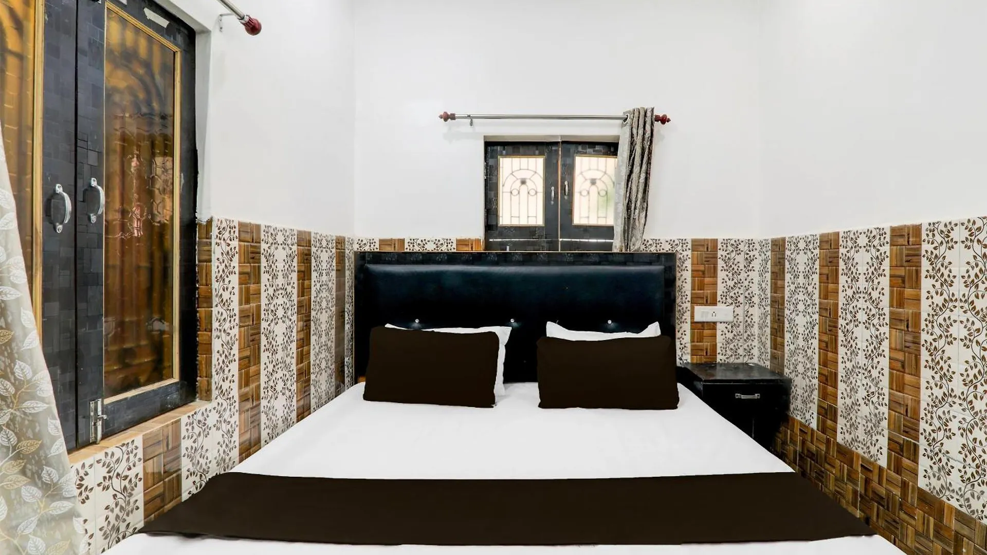 Hotel O Shree Kashi Vishwanath Home Stay Varanasi India