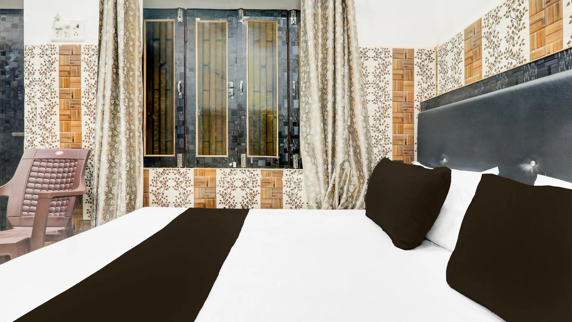 **  Hotel O Shree Kashi Vishwanath Home Stay Varanasi India