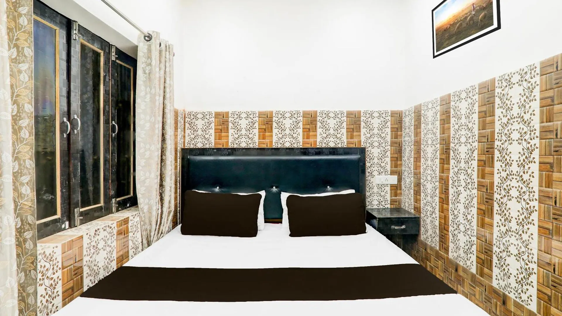 **  Hotel O Shree Kashi Vishwanath Home Stay Varanasi India